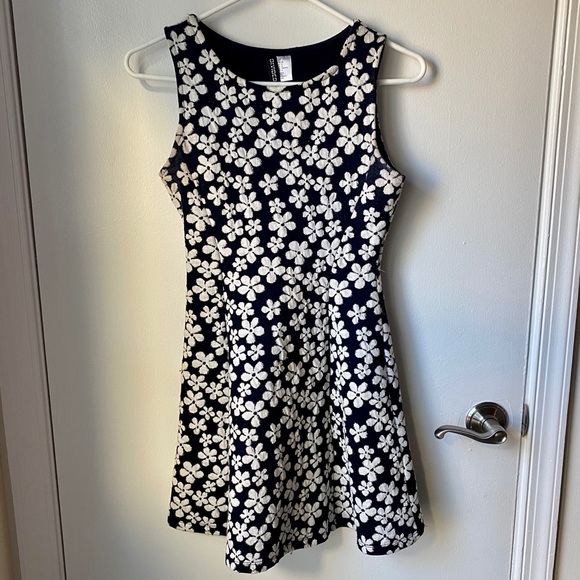 navy dress with white flowers